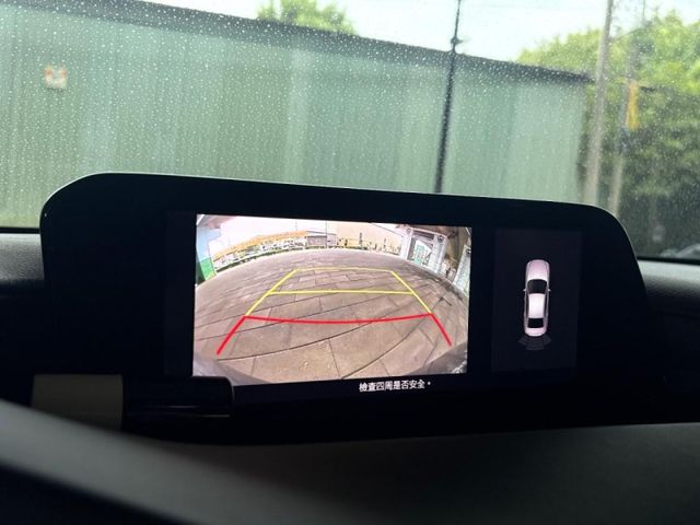 2021 四代目馬三4D款 頂級型 只跑2萬 跟新車一樣 前車主忘記開系列  第12張相片