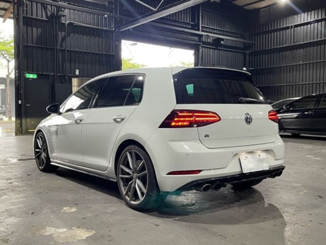 VOLKSWAGEN福斯 GOLF R  第4張相片
