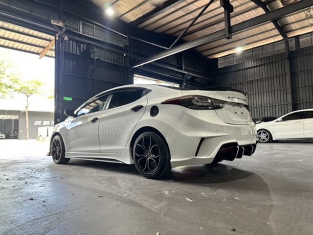 HYUNDAI現代 ELANTRA  第4張相片