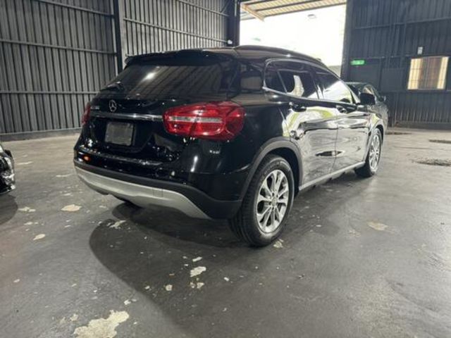M-BENZ賓士 GLA180  第3張相片