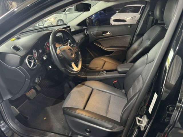 M-BENZ賓士 GLA180  第5張相片
