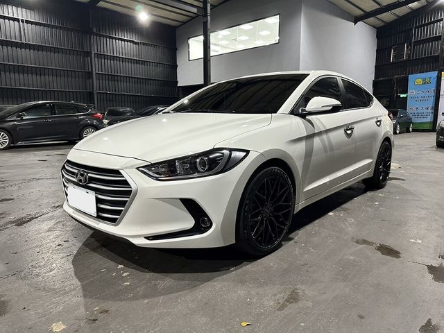 HYUNDAI現代 ELANTRA  第1張相片