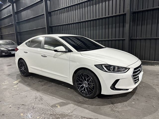 HYUNDAI現代 ELANTRA  第2張相片