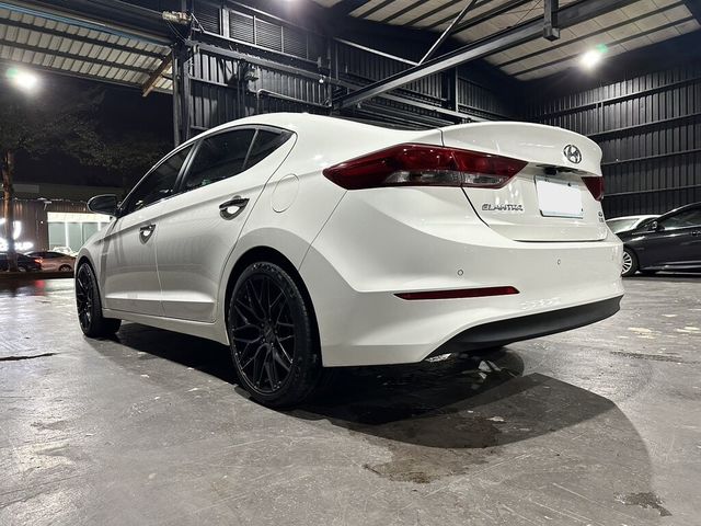 HYUNDAI現代 ELANTRA  第4張相片