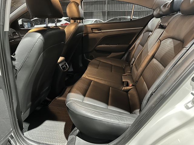 HYUNDAI現代 ELANTRA  第6張相片