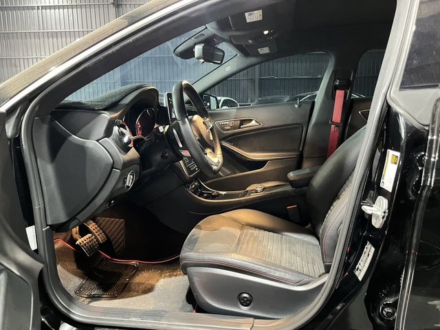 M-BENZ賓士 CLA250  第6張相片