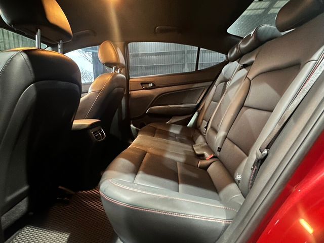 HYUNDAI現代 ELANTRA  第1張相片