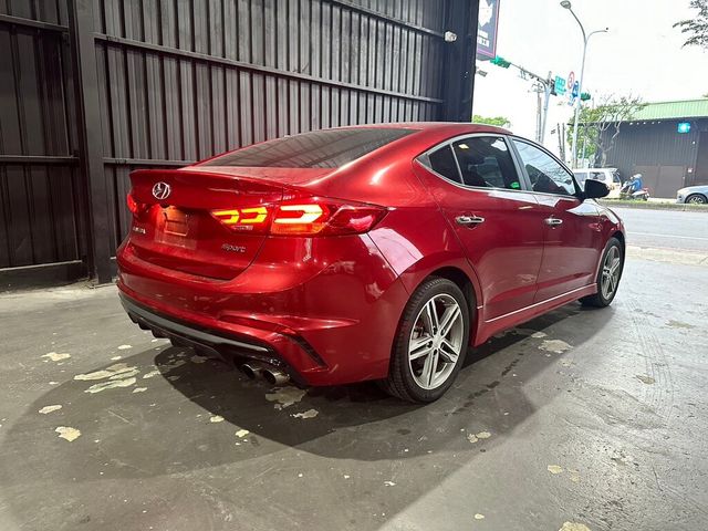 HYUNDAI現代 ELANTRA  第7張相片