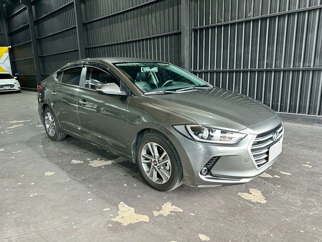 HYUNDAI現代 ELANTRA  第2張相片