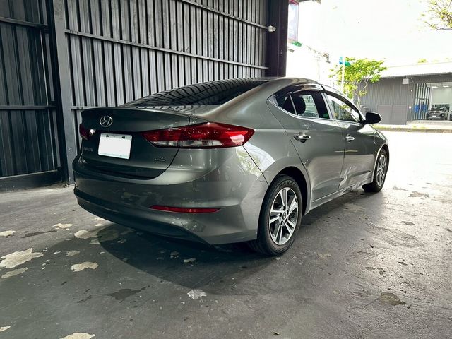 HYUNDAI現代 ELANTRA  第3張相片