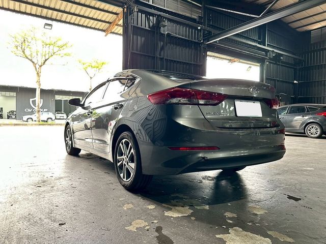 HYUNDAI現代 ELANTRA  第4張相片