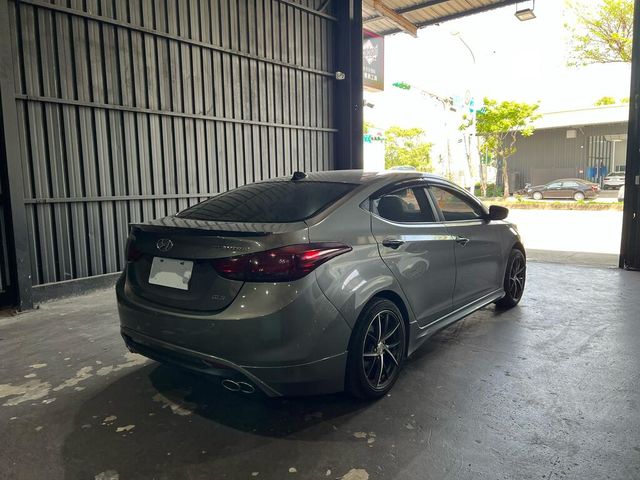 HYUNDAI現代 ELANTRA  第3張相片