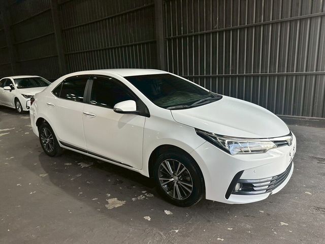 TOYOTA豐田 ALTIS  第2張相片