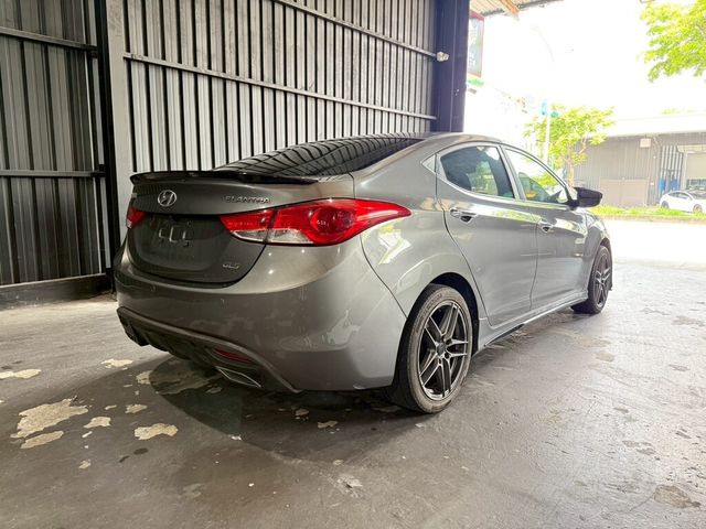 HYUNDAI現代 ELANTRA  第3張相片