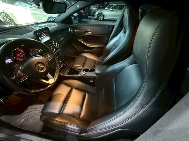 M-BENZ賓士 CLA250  第5張相片