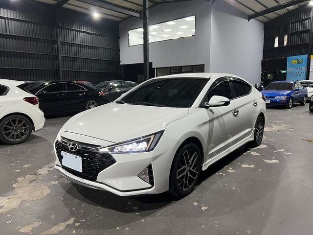 HYUNDAI現代 ELANTRA  第1張相片