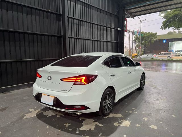 HYUNDAI現代 ELANTRA  第3張相片