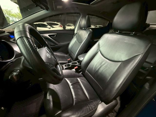 HYUNDAI現代 ELANTRA  第5張相片