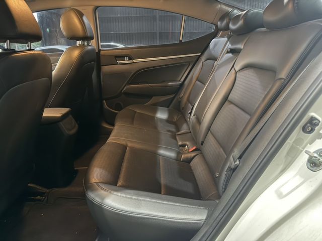 HYUNDAI現代 ELANTRA  第6張相片