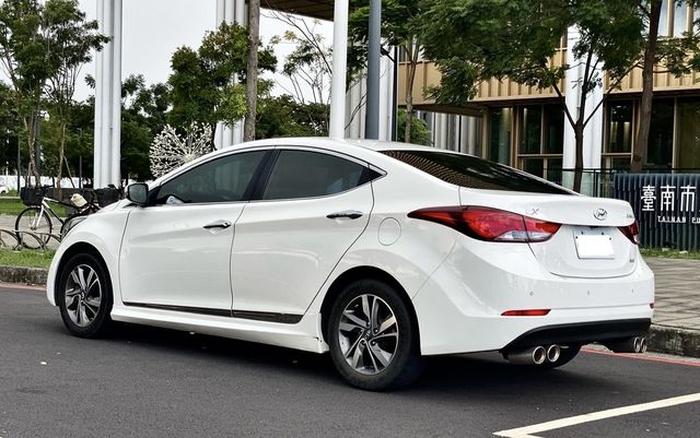 HYUNDAI現代 ELANTRA  第2張相片