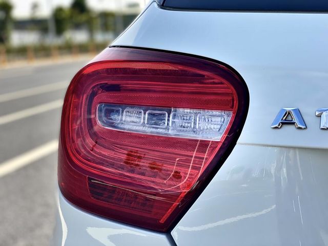 M-BENZ賓士 A180  第6張相片