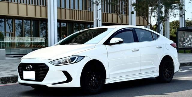HYUNDAI現代 ELANTRA  第1張相片
