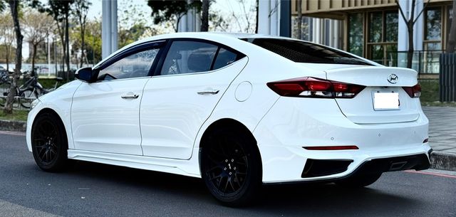 HYUNDAI現代 ELANTRA  第3張相片
