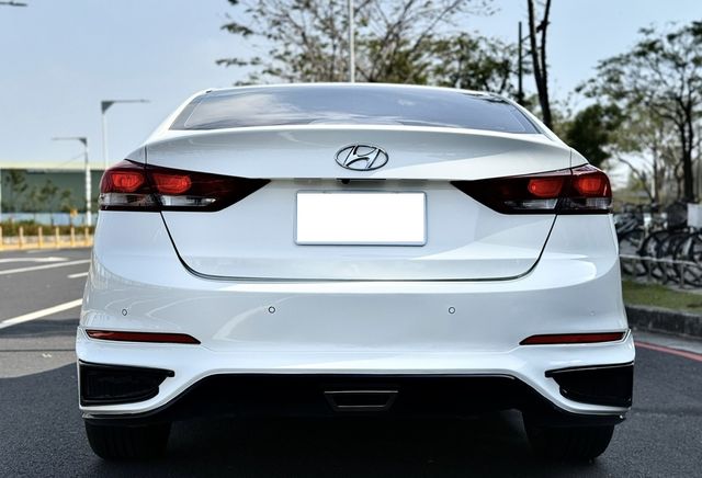 HYUNDAI現代 ELANTRA  第7張相片