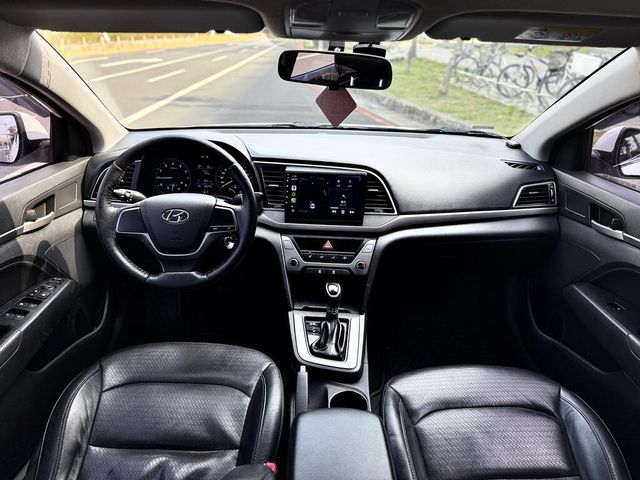 HYUNDAI現代 ELANTRA  第9張相片
