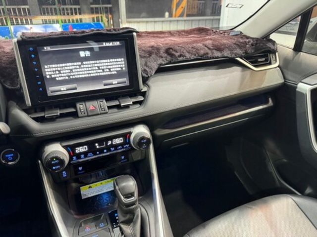TOYOTA豐田 RAV4  第7張相片