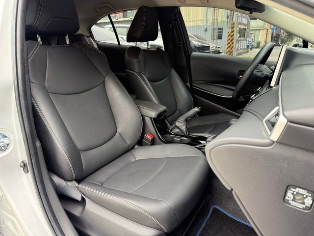 TOYOTA豐田 COROLLA ALTIS HYBRID  第13張相片
