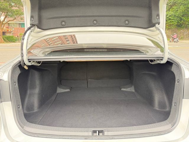 TOYOTA豐田 COROLLA ALTIS HYBRID  第17張相片