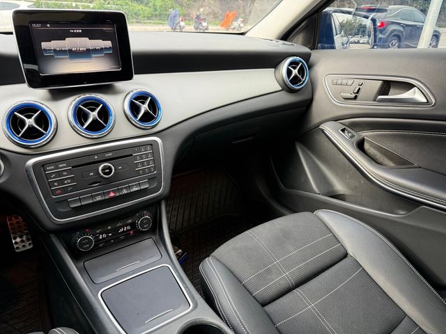 M-BENZ賓士 GLA200  第6張相片