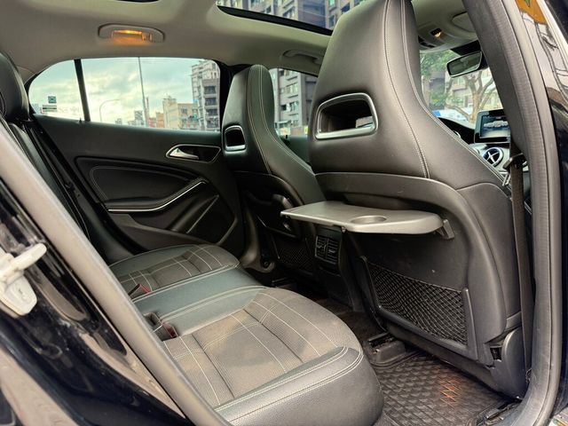 M-BENZ賓士 GLA200  第15張相片