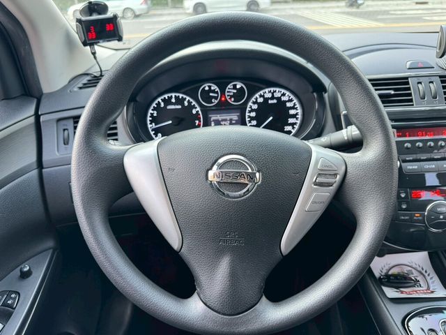 NISSAN日產 TIIDA  第6張相片