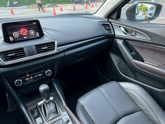 MAZDA馬自達 MAZDA 3  第8張相片