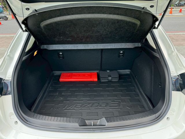 MAZDA馬自達 MAZDA 3  第18張相片