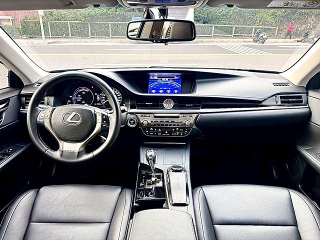 LEXUS凌志 ES300H  第5張相片