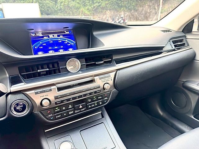 LEXUS凌志 ES300H  第7張相片