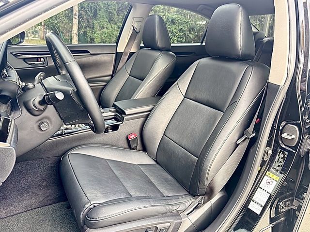 LEXUS凌志 ES300H  第13張相片