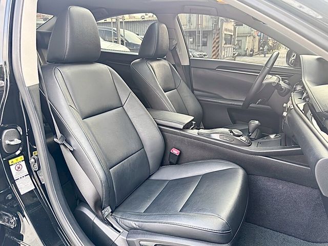 LEXUS凌志 ES300H  第15張相片