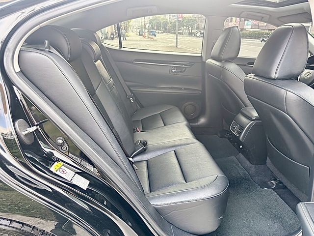 LEXUS凌志 ES300H  第17張相片