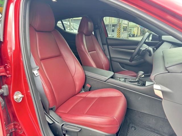 MAZDA馬自達 MAZDA 3  第17張相片