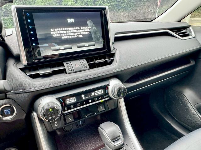 TOYOTA豐田 RAV4  第8張相片