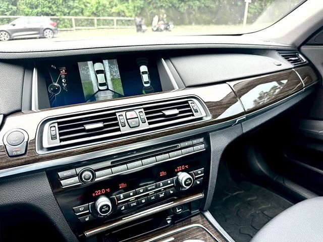 BMW寶馬 730D  第8張相片