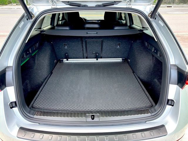 SKODA司科達 OCTAVIA COMBI  第18張相片