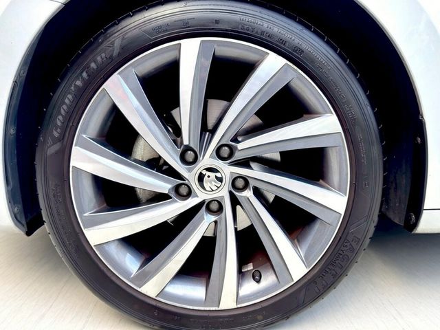 SKODA司科達 OCTAVIA COMBI  第20張相片