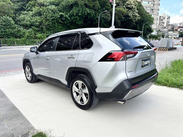 TOYOTA豐田 RAV4  第3張相片