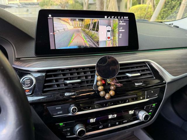 BMW寶馬 520D  第9張相片
