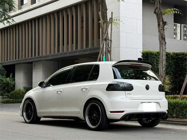VOLKSWAGEN福斯 GOLF GTI  第2張相片